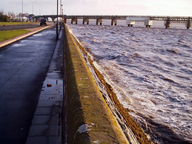 File:Riverside Drive, Dundee. - geograph.org.uk - 647100.jpg