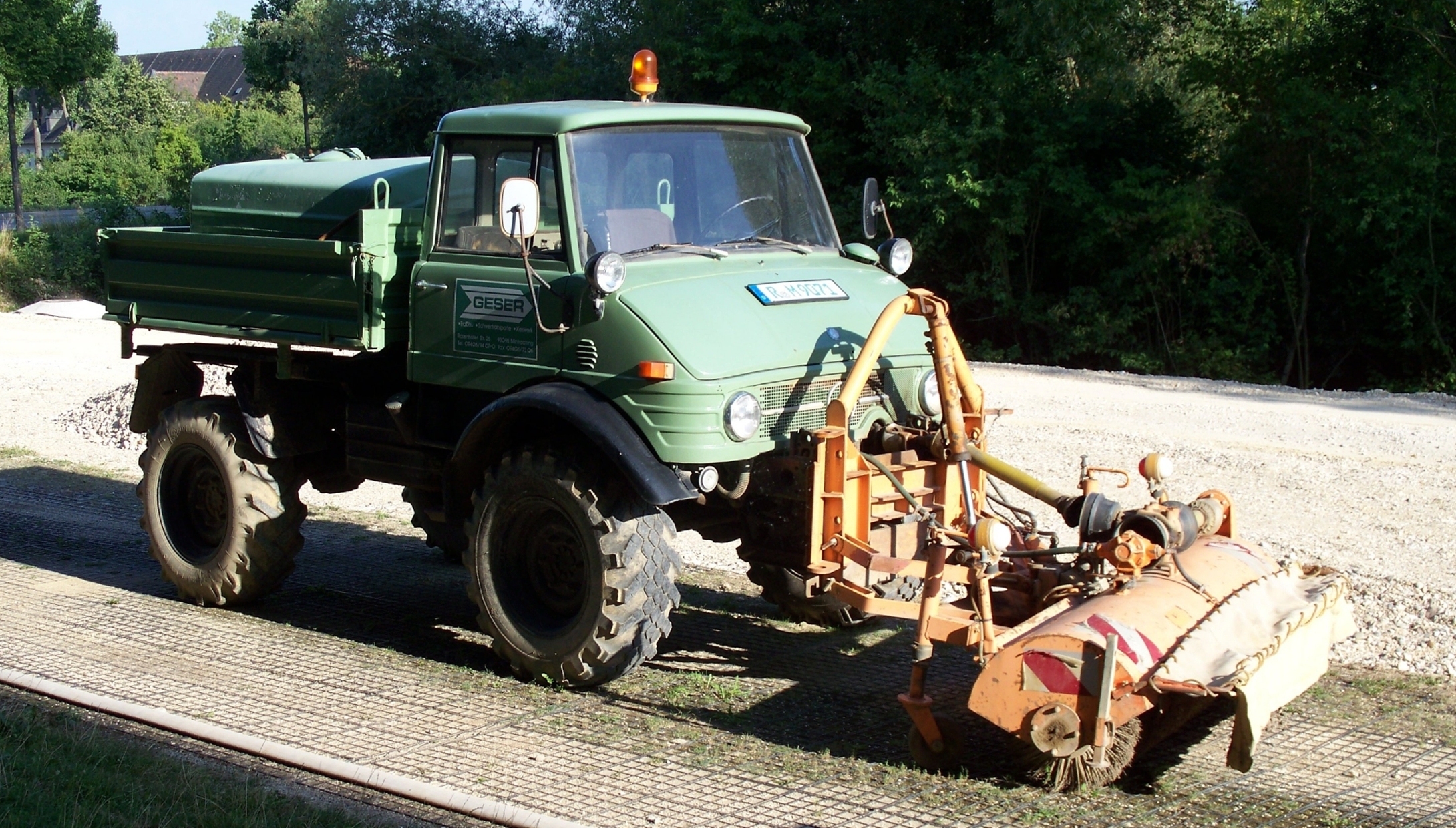 File:Special equipped Unimog truck.jpg - Wikipedia
