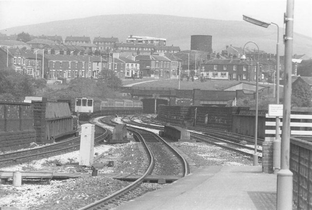 File:Stalybridge station east end - geograph.org.uk - 1009606.jpg