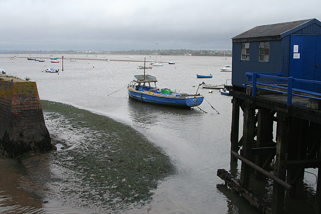 File:Starcross, towards Lympstone - geograph.org.uk - 597379.jpg