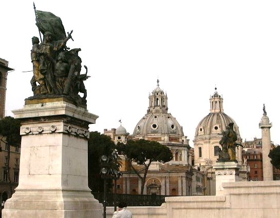 File:Statue in Rome.jpg