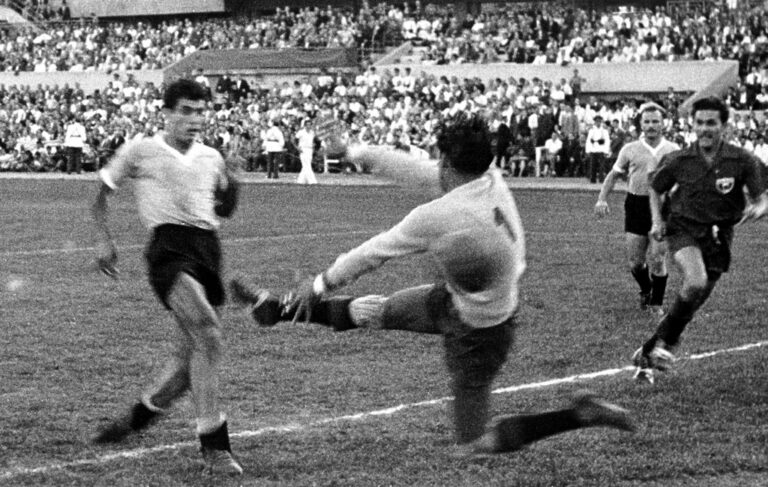 Fútbol en Uruguay - Wikipedia, la enciclopedia libre