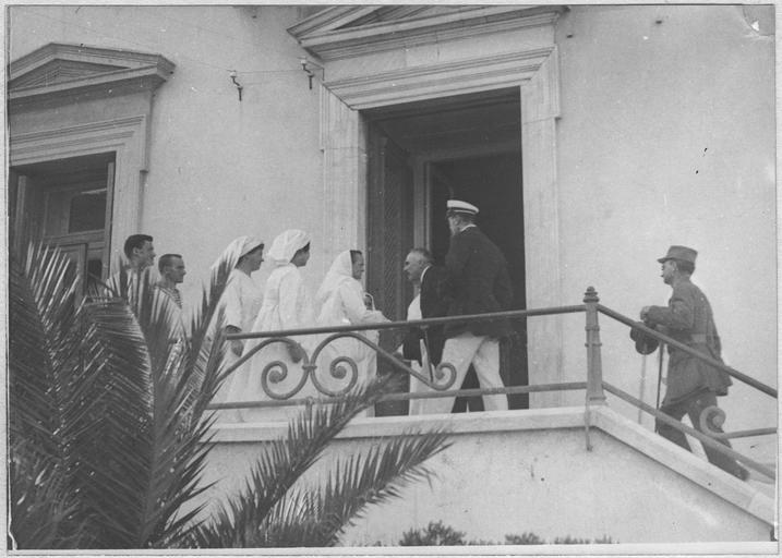File:Visite de Justin Godart au Pirée (août - septembre 1917) - Pirée (Le) - Médiathèque de l'architecture et du patrimoine - APOR119938.jpg