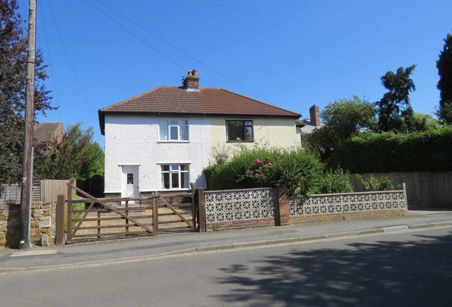 File:14 Hamilton Drive - geograph.org.uk - 5883229.jpg