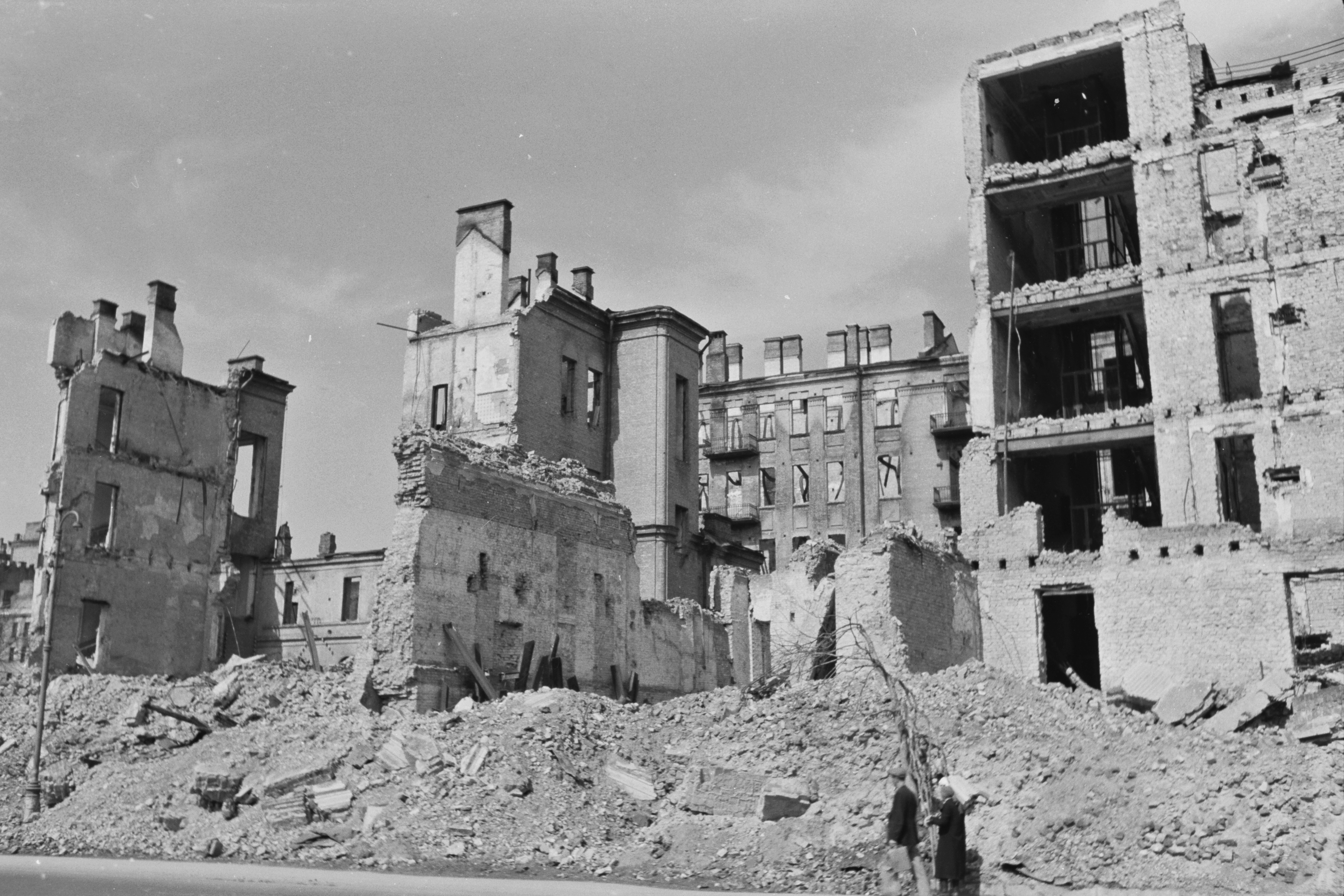 Разрушенные дома войной