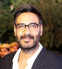 File:Ajay Devgn grace the 21 years of 'Aap Ki Adalat' celebration.jpg