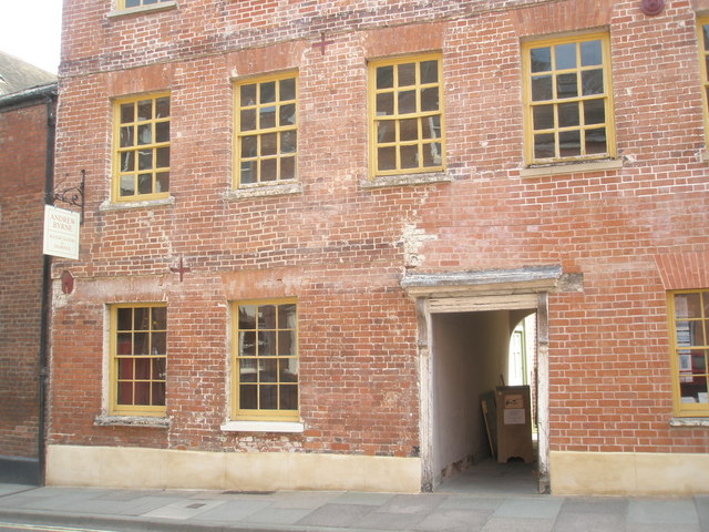 File:Art gallery in Corve Street - geograph.org.uk - 1465695.jpg