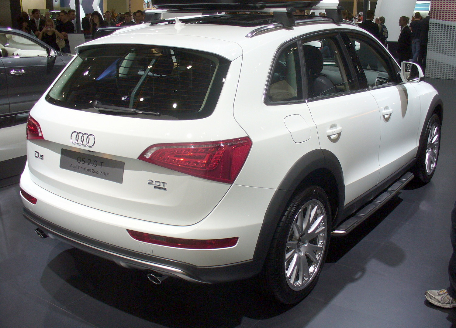 File:Audi Q5 Offroad-Style Heck.JPG - Wikimedia Commons