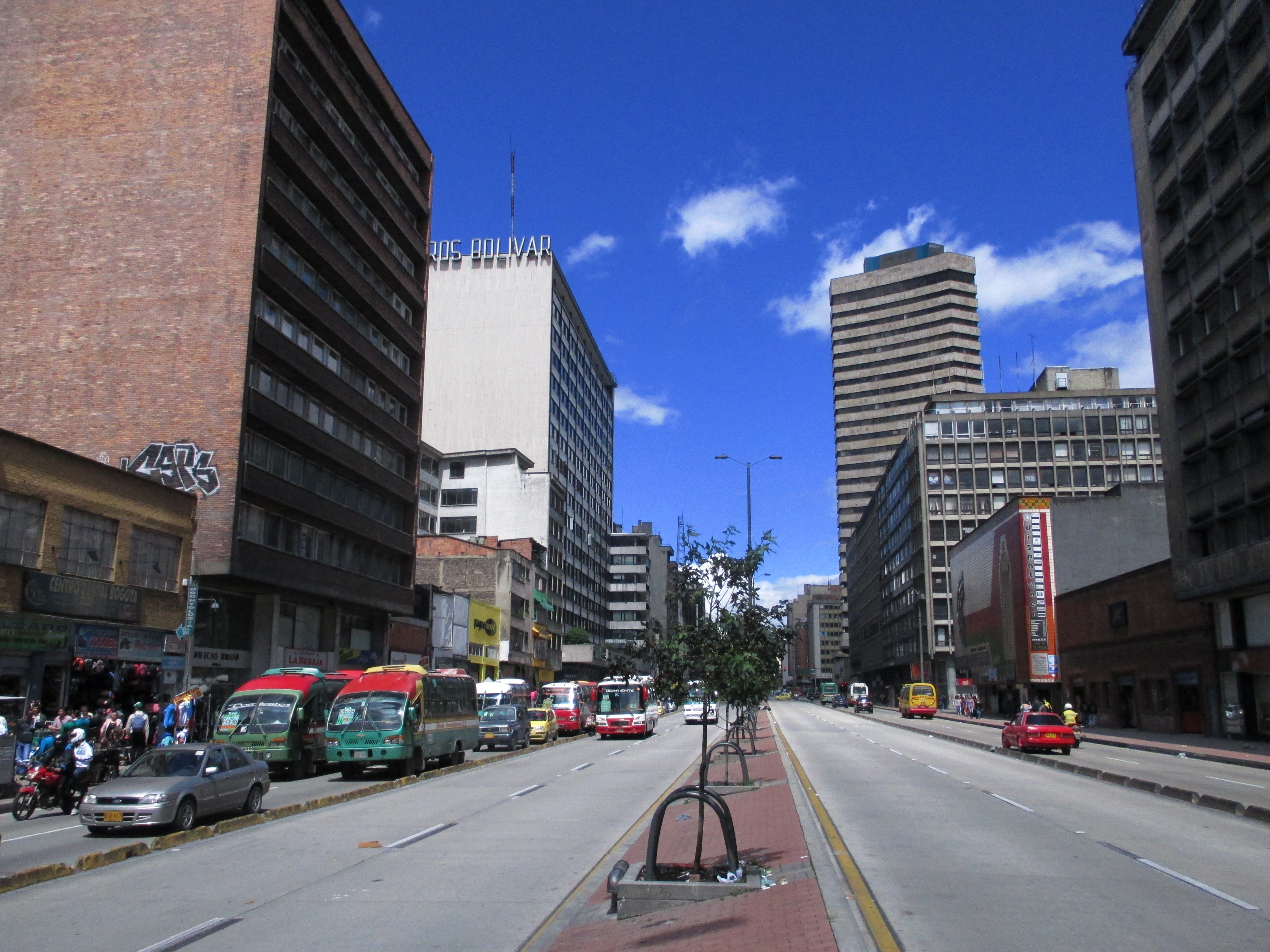 File:Avenida carrera Décima con calle Catorce, centro de Bogotá.JPG -  Wikimedia Commons