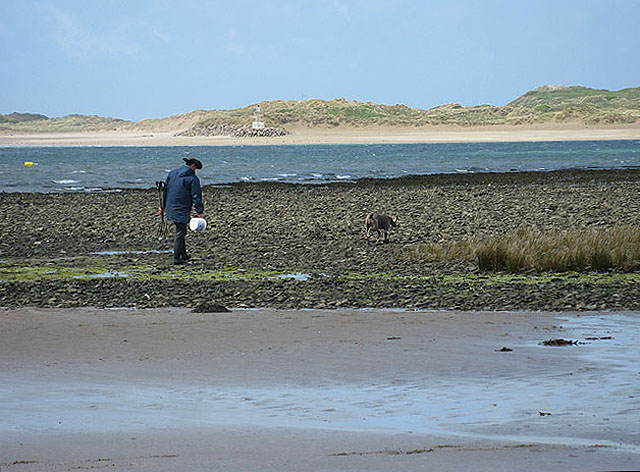 File:Bait digger and his dog, Taw Estuary - geograph.org.uk - 1323030.jpg