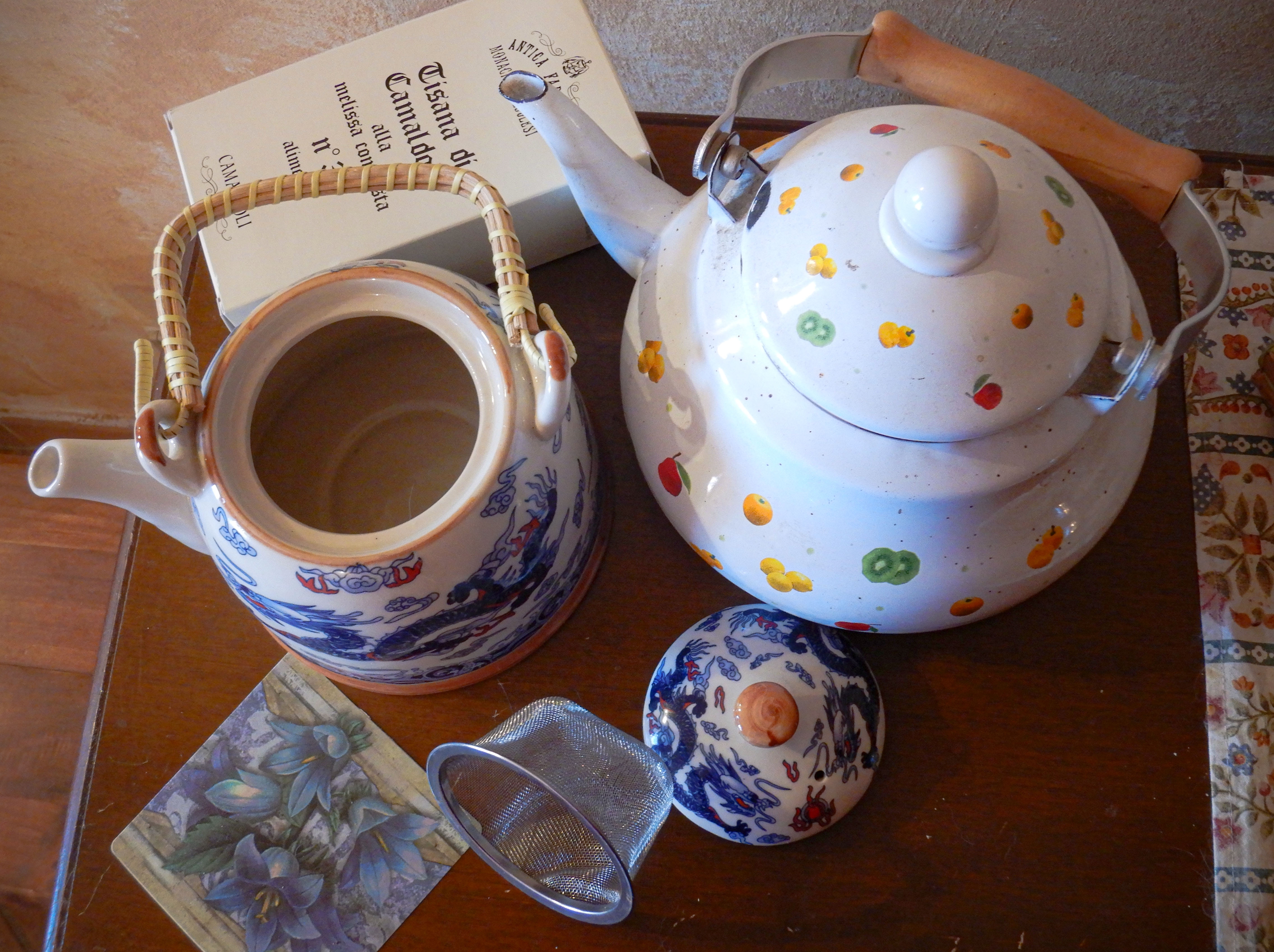 File:Bollitore e teiera per tisane.jpg - Wikimedia Commons