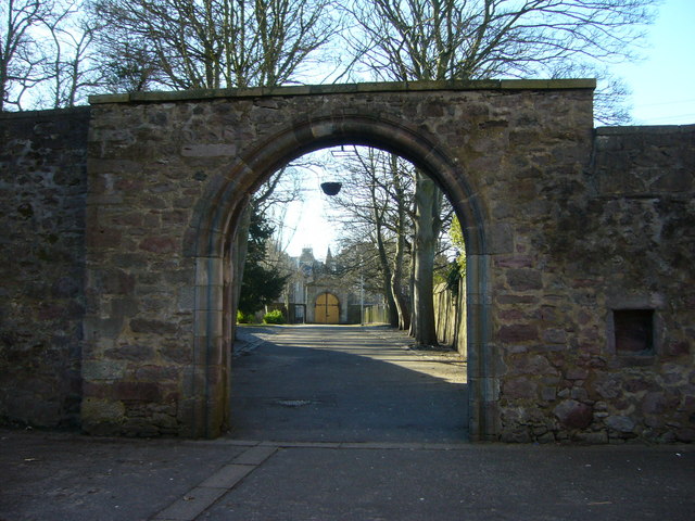 File:Bruntsfield House arch - geograph.org.uk - 1738247.jpg