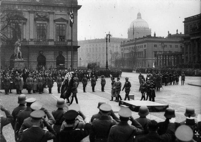 File:Bundesarchiv Bild 183-2008-0909-502, Berlin, Heldengedenktag, Ehrenmal.jpg