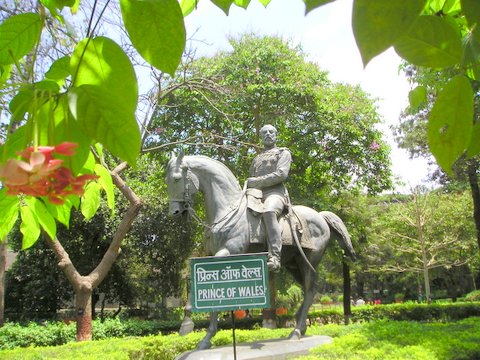 File:By 019 'Kalaghoda statue' (Mumbai).JPG