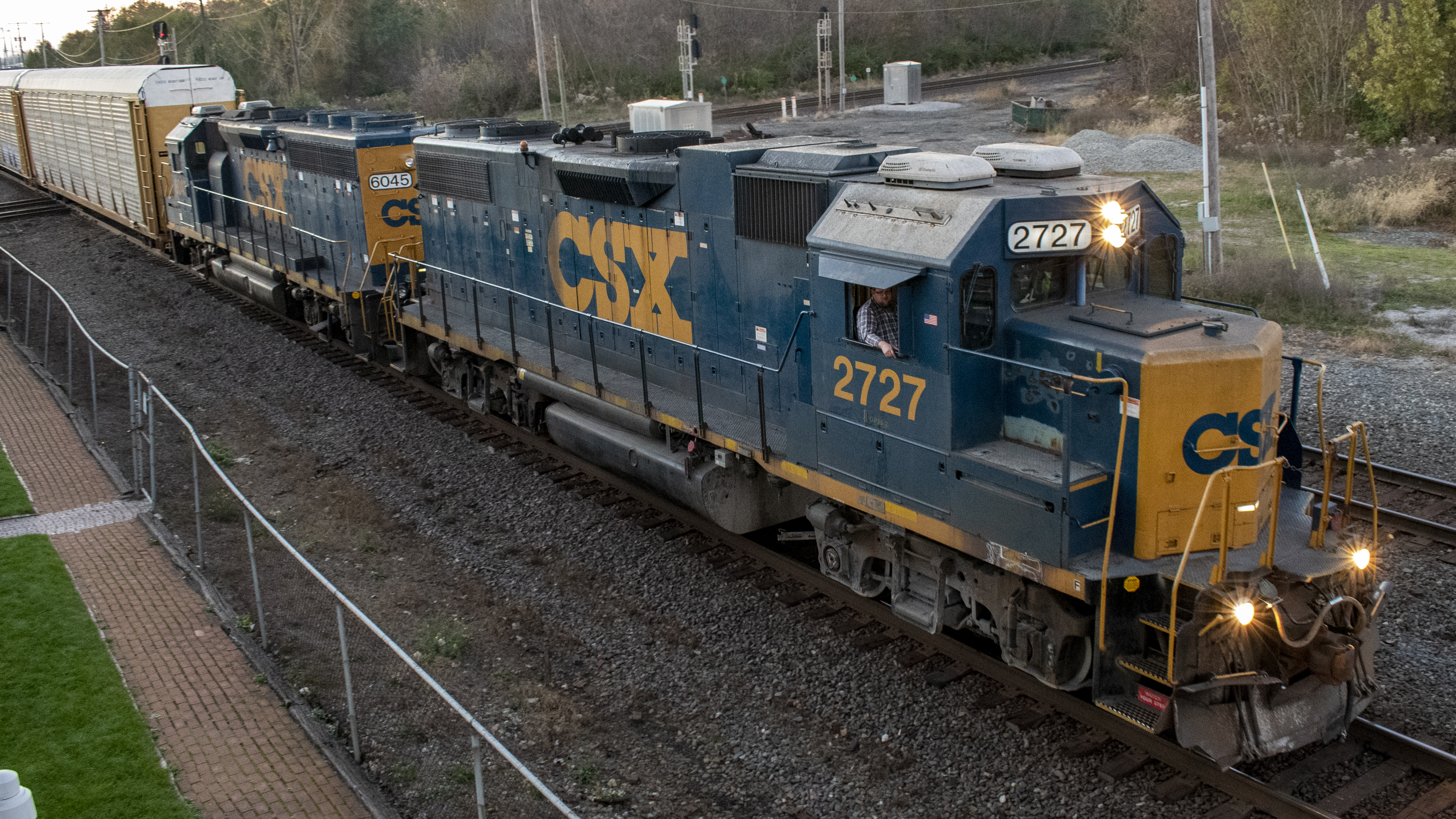 Поезда августа 7. CSX 675. CSX С боку. Поезд CSX. Class 17 Train.