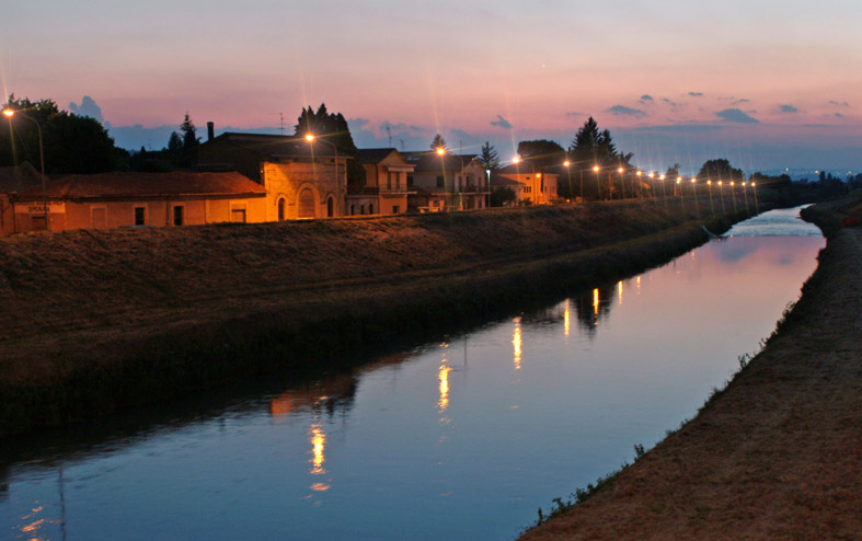 File:Cannara sul fiume Topino.jpg