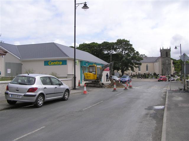 File:Centra, Clonmany - geograph.org.uk - 1391614.jpg