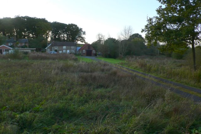 File:Cottages at Lydlinch Common - geograph.org.uk - 1018850.jpg