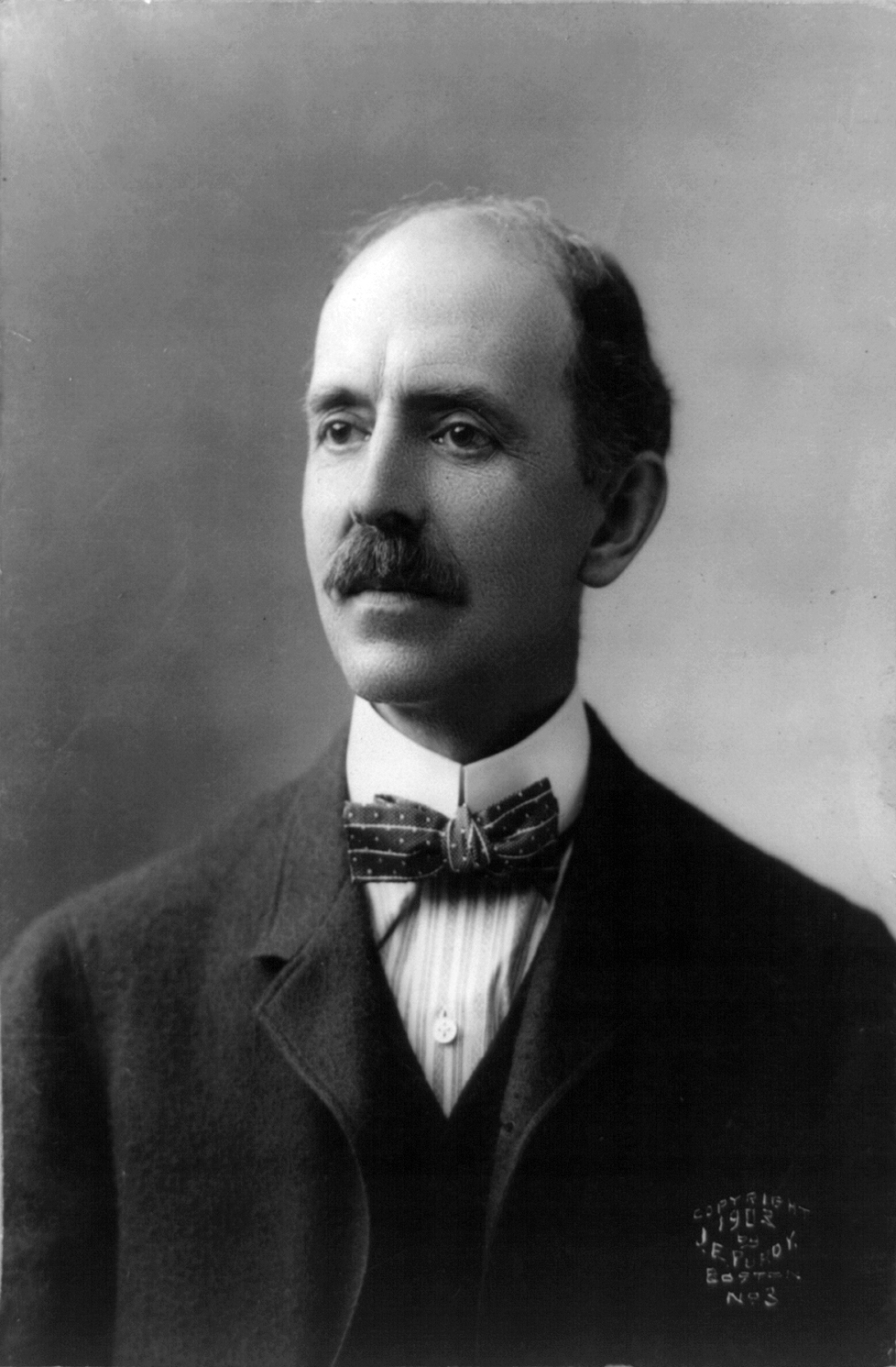 Daniel Chester French 1902.jpg