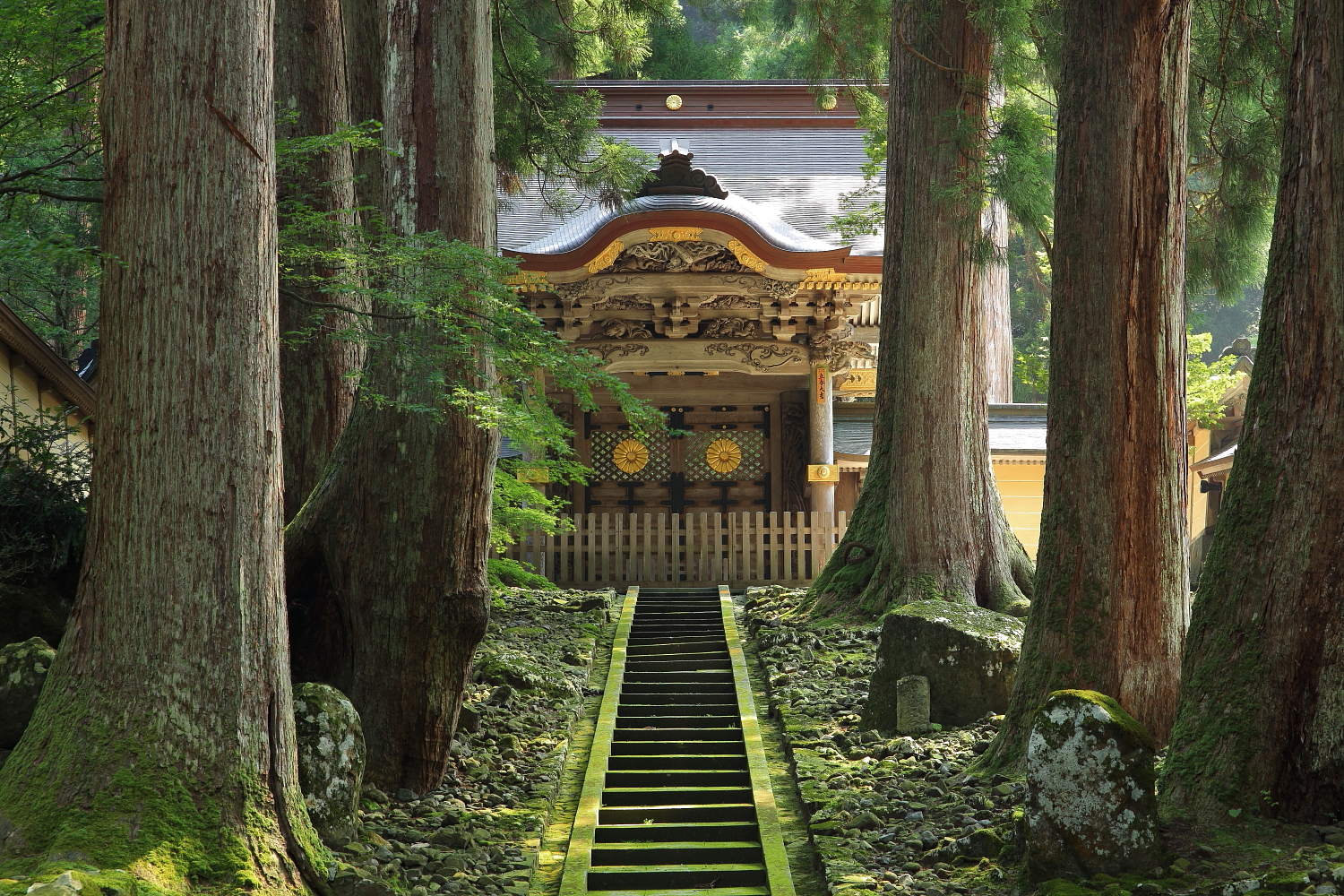 File:Eihei-ji Temple Chokushimon, Eiheiji-cho 2013.jpg - Wikimedia