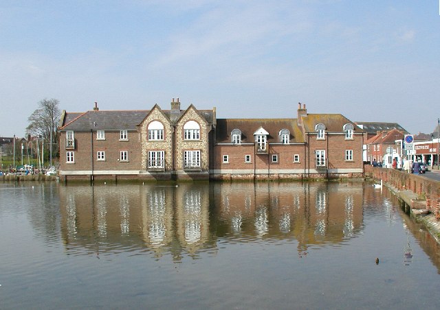 File:Emsworth - geograph.org.uk - 19419.jpg