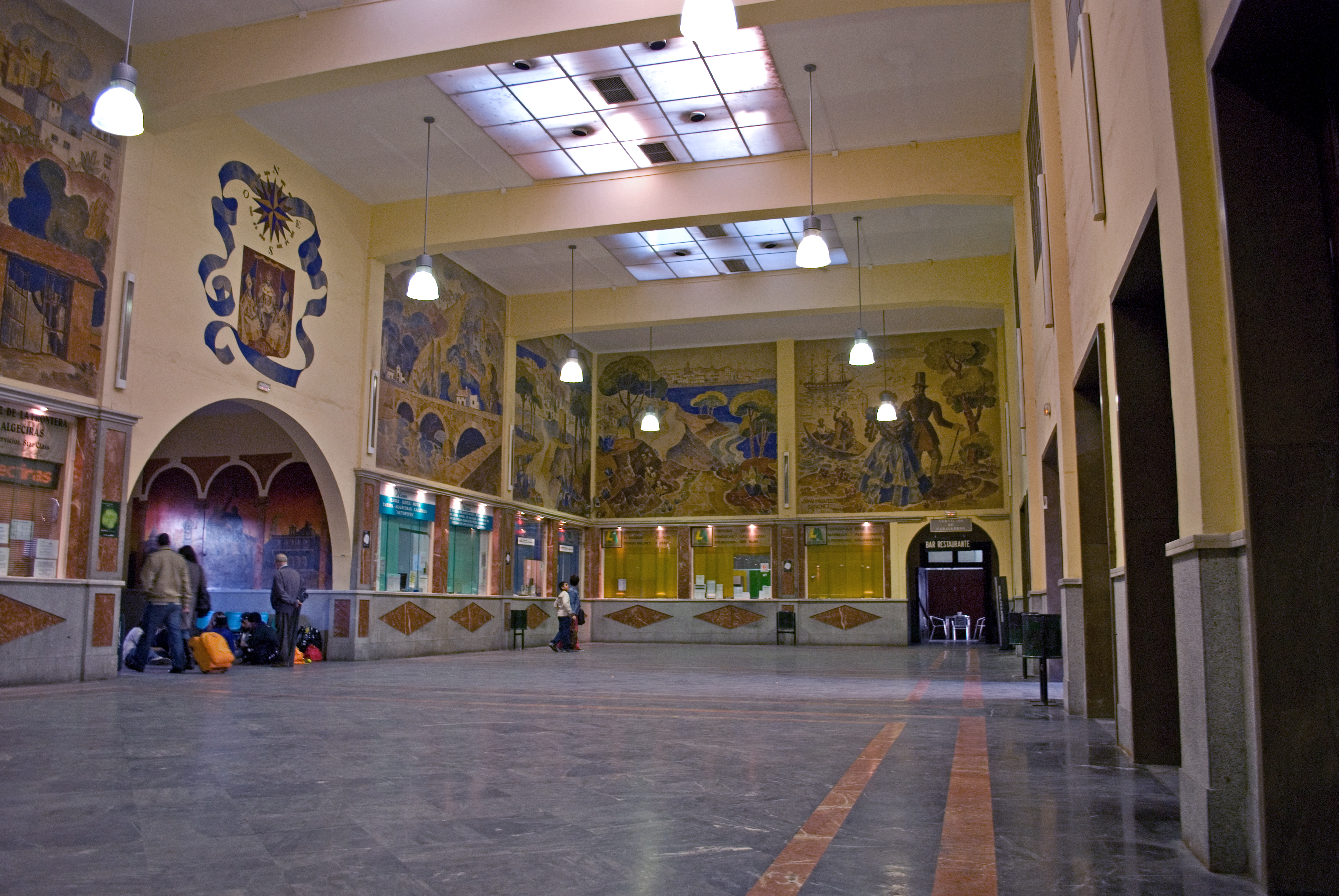 Vestíbulo de la estación de autobuses del [[Prado de San Sebastián