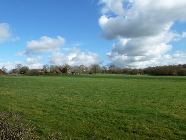 File:Field to the north of the A3051 - geograph.org.uk - 2270930.jpg