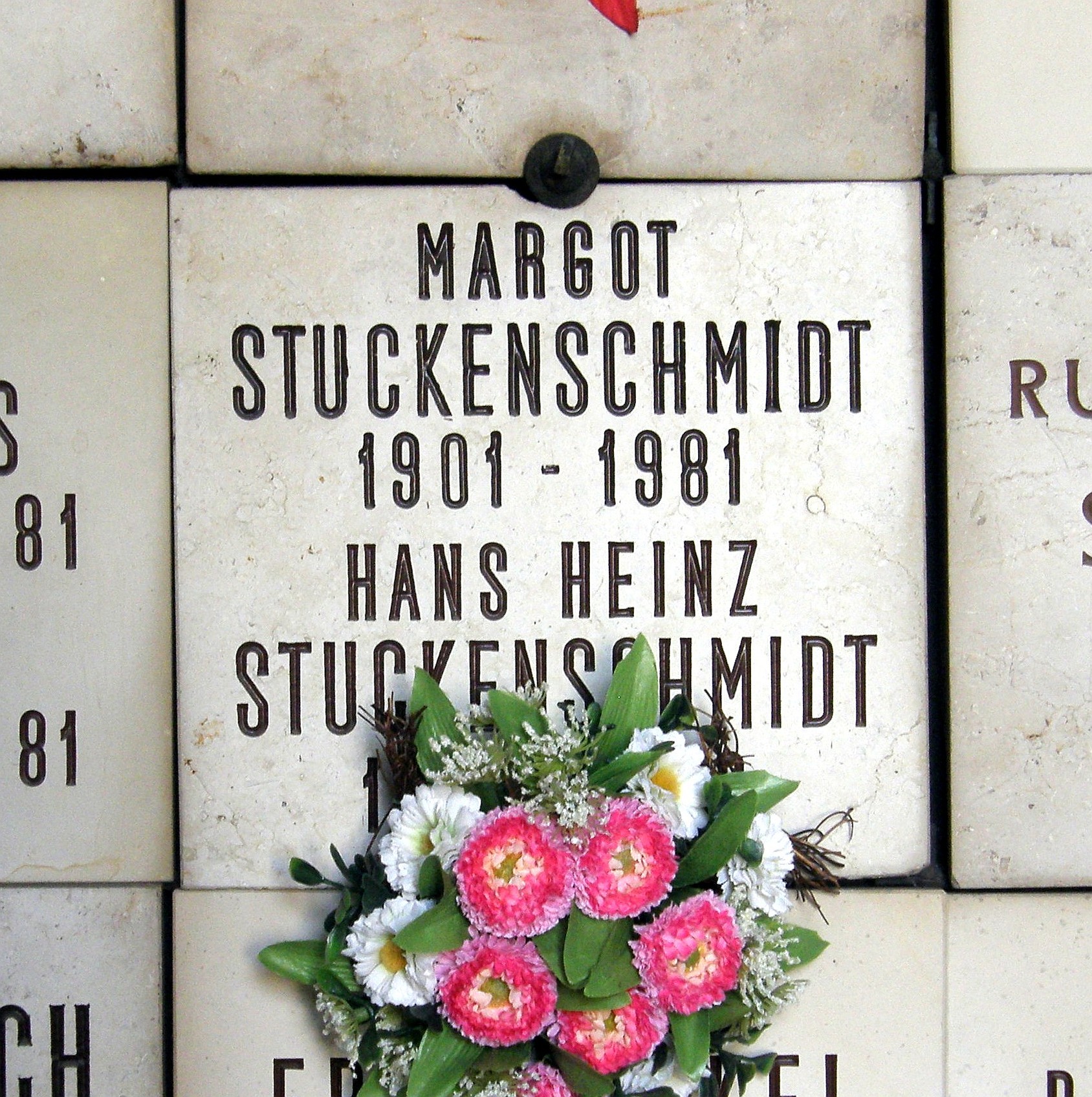 Stuckenschmidts Urnengrab auf dem Friedhof Wilmersdorf