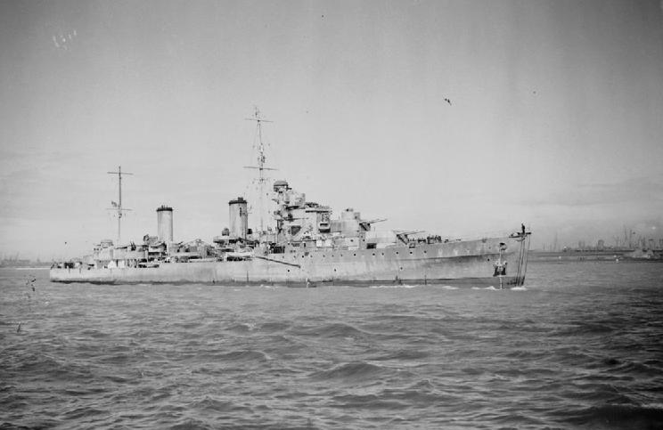 オーロラ (軽巡洋艦・2代) - Wikipedia