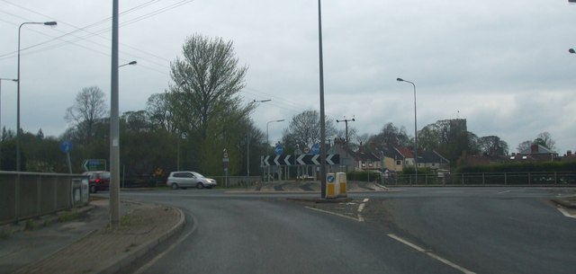 File:Howdendyke Roundabout - geograph.org.uk - 1248600.jpg