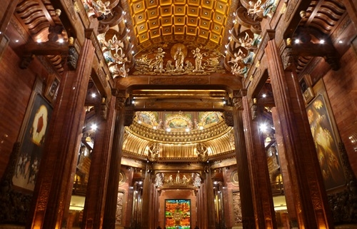 File:Inside Ling Shan Brahma Palace.jpg