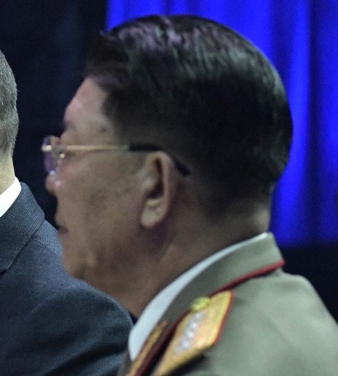 File:Kim Jong-un and Vladimir Putin (2019-04-25) 15 (cropped).jpg