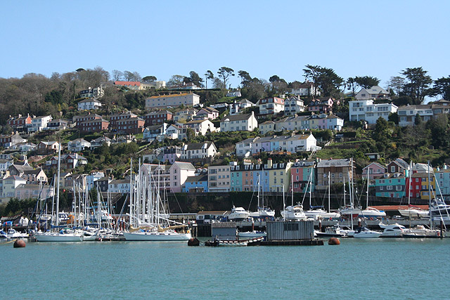 File:Kingswear, the town from the ferry - geograph.org.uk - 750129.jpg