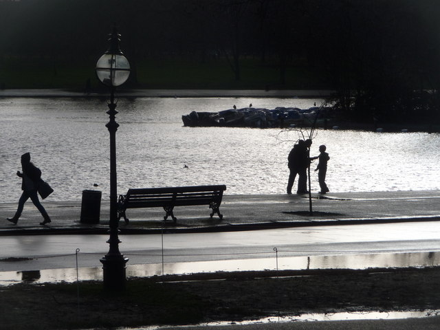 File:London, silhouettes by the Serpentine - geograph.org.uk - 3846049.jpg