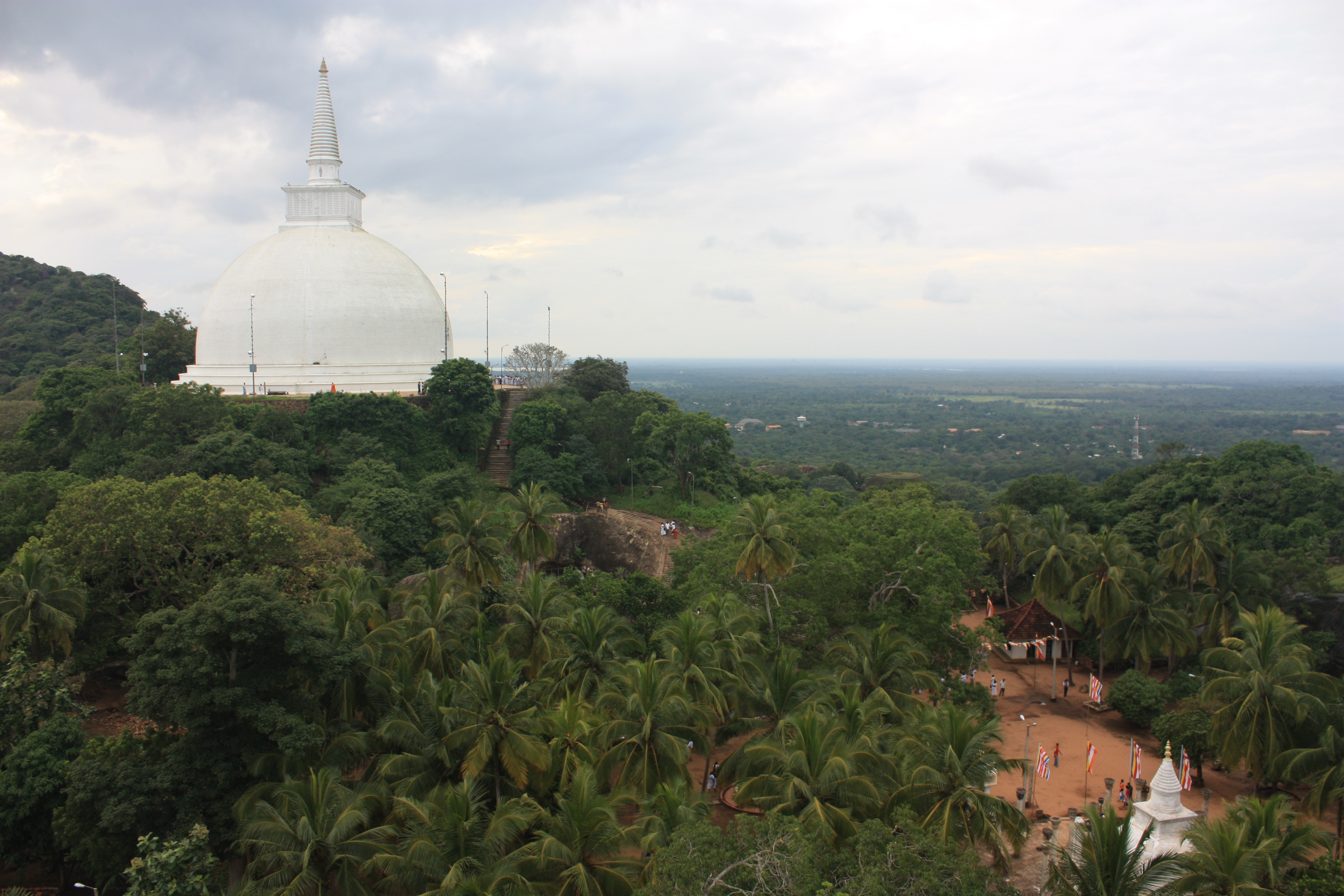 Веб камеры шри ланка. Михинтале Шри Ланка. Анурадхапуру Шри Ланка. Шри-Ланка остров храмы. Парк Михинтале.