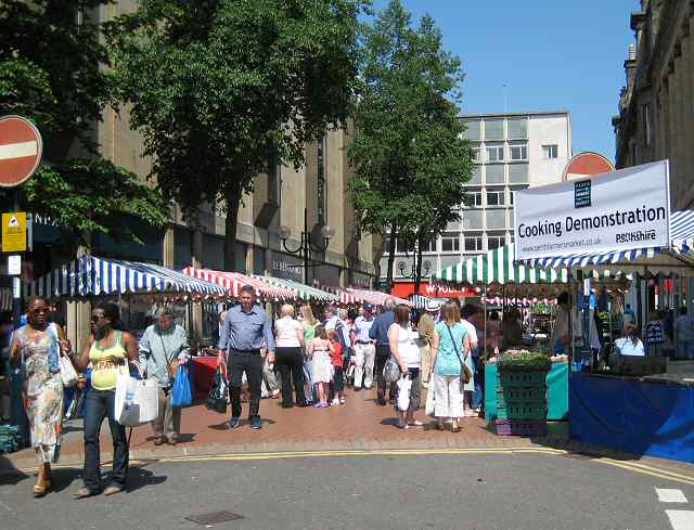 File:Perth Farmers' Market - geograph.org.uk - 835415.jpg