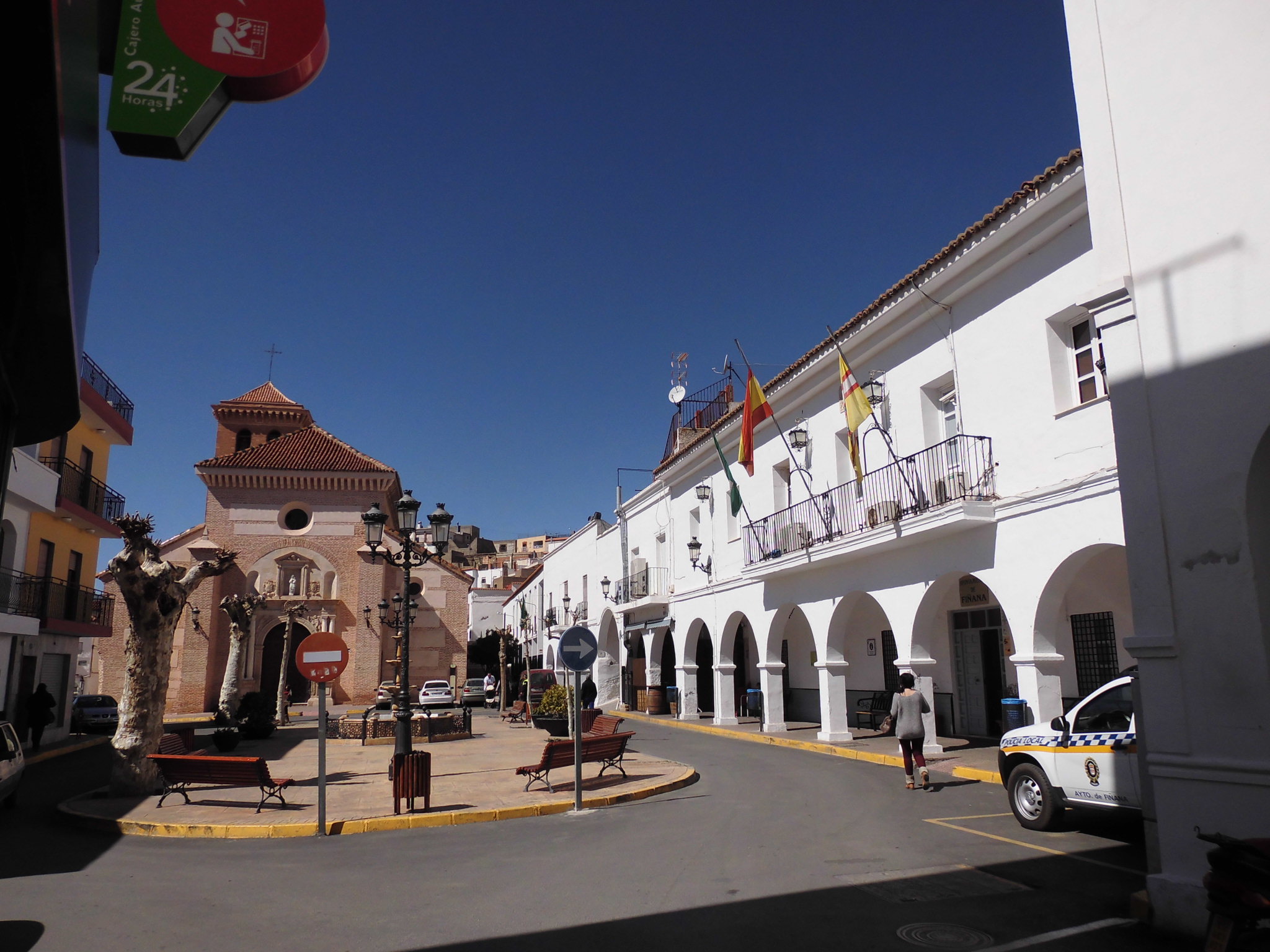 File:Plaza Constitución Fiñana.JPG - Wikimedia Commons