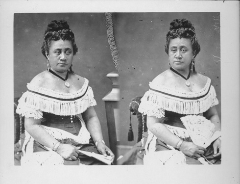 File:Queen Kapiolani in reception dress, photograph by Menzies Dickson (PP-97-15-008).jpg