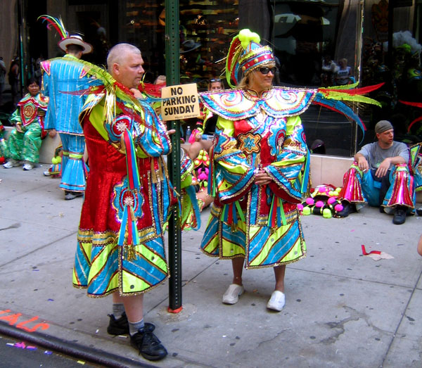 File:Redturquoizegreenmummers (183830482).jpg