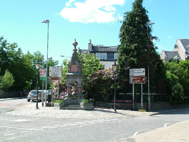 File:Road Junction in Alford - geograph.org.uk - 28867.jpg