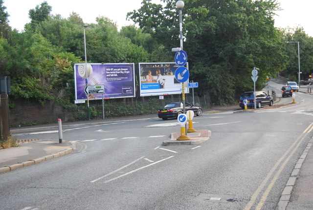 File:Roadabout, North Farm Rd and Upper Grosvenor Rd - geograph.org.uk - 2086255.jpg