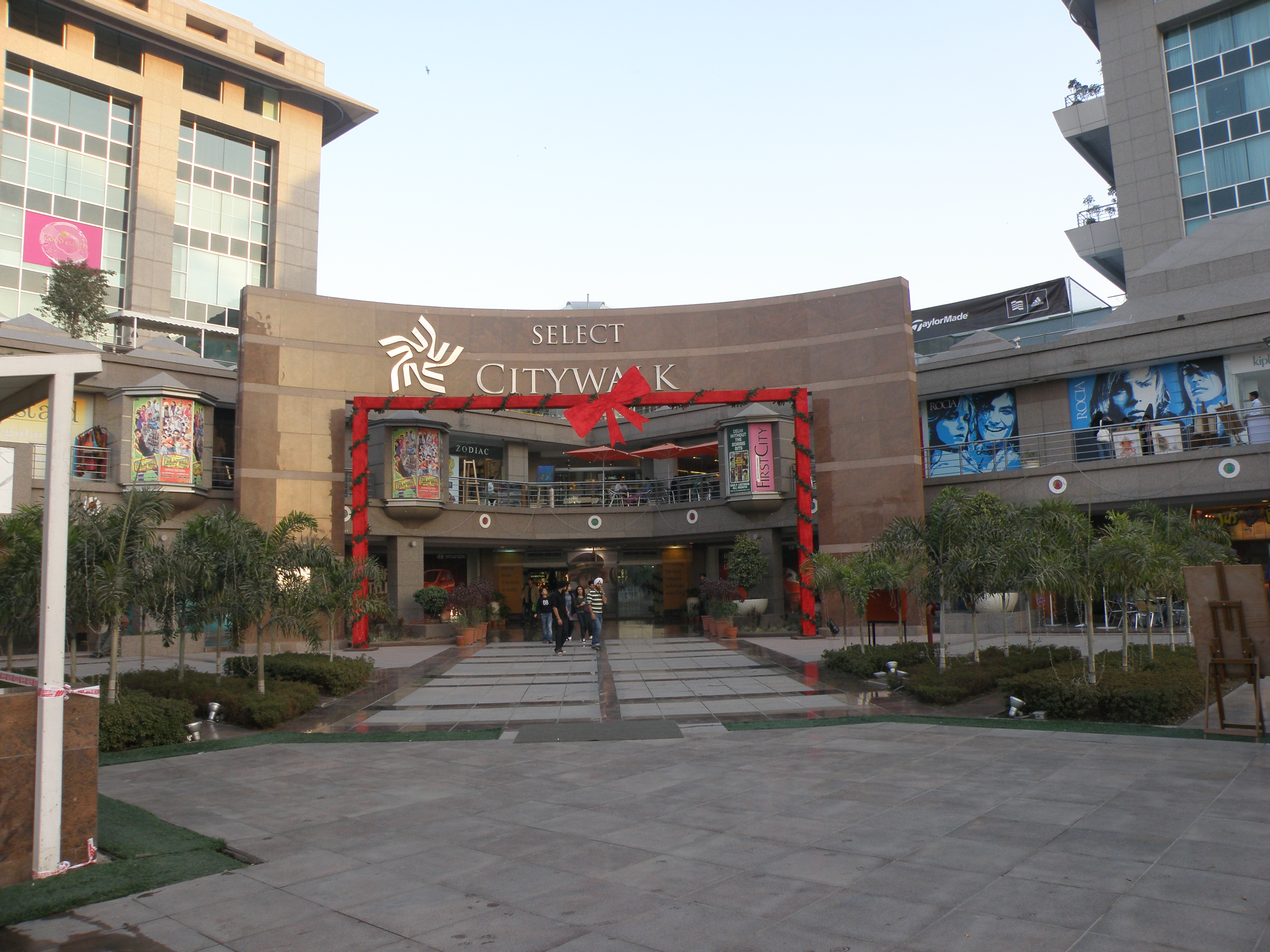 File:DLF Promenade Mall Delhi.JPG - Wikimedia Commons