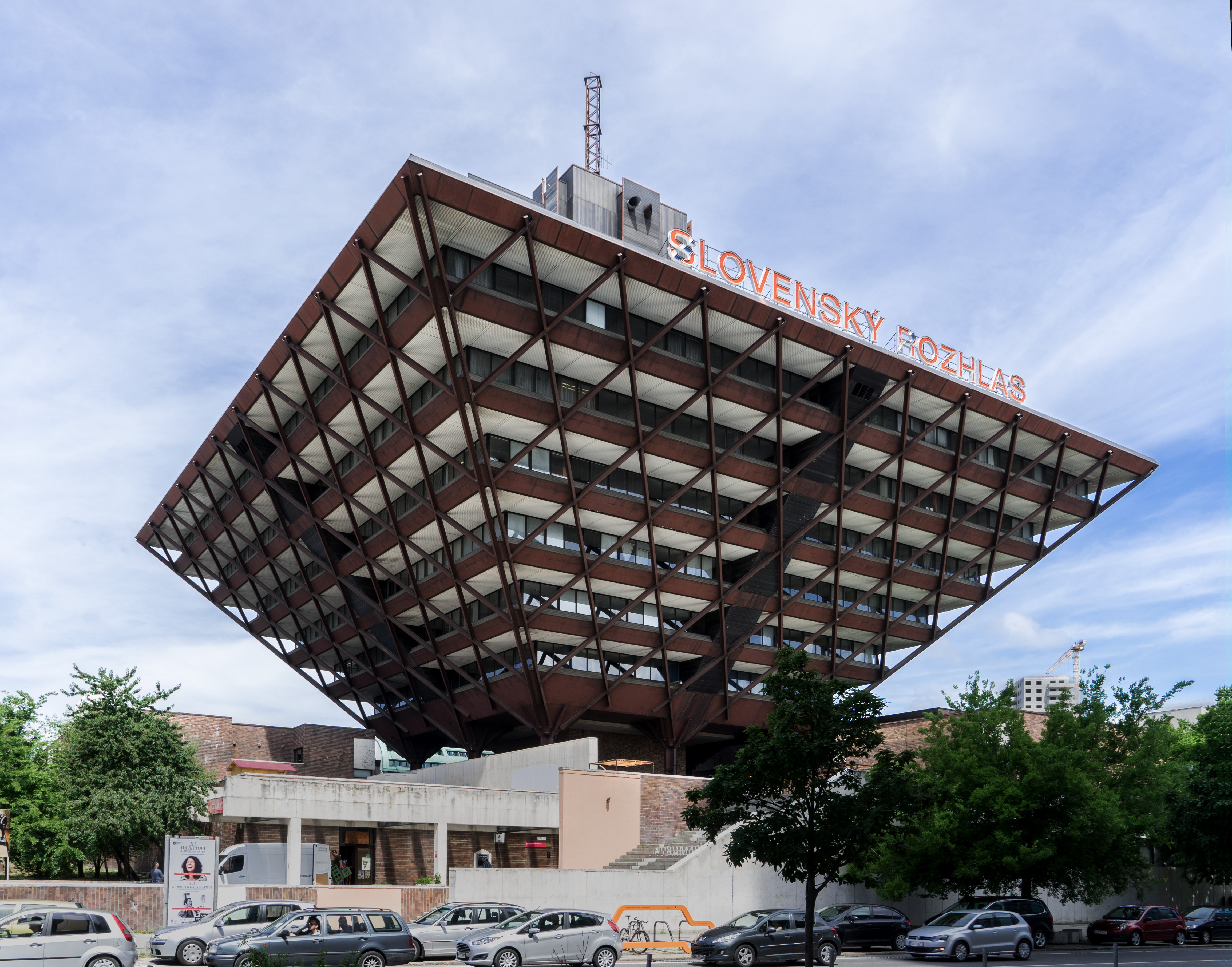 Upside down Pyramid, Bratislava 02.jpg