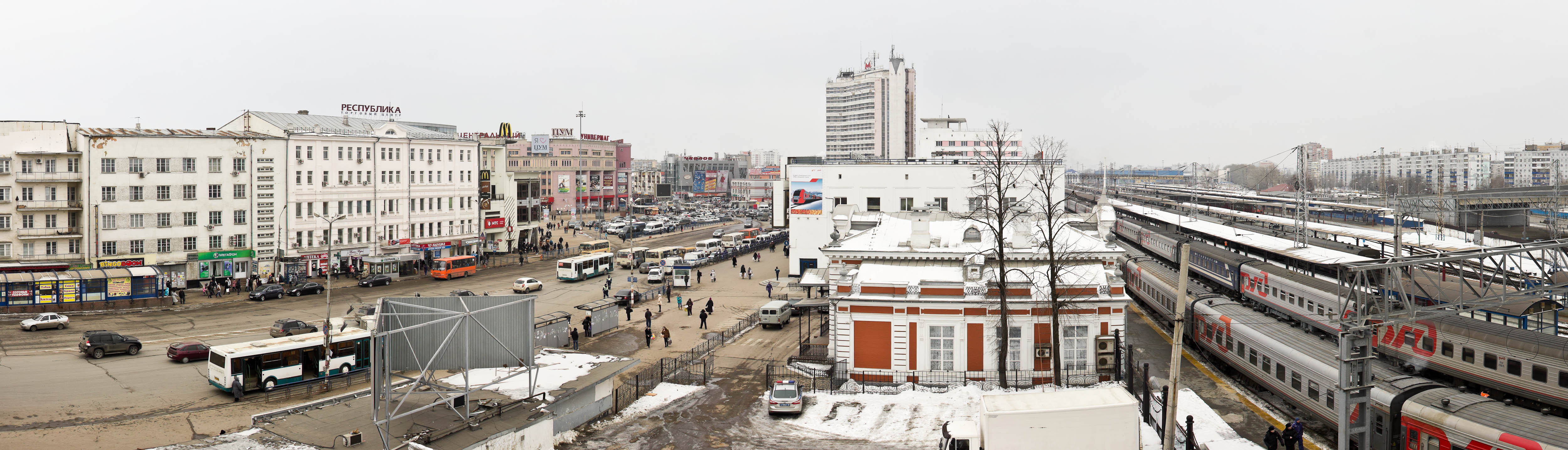 Около вокзала. Белое здание Екатеринбург около вокзала. Кейфси около вокзала Выборг 2022.