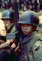 Soldiers of the 18th division of the Army of the Republic of Vietnam at Xuan Loc in April 1975
