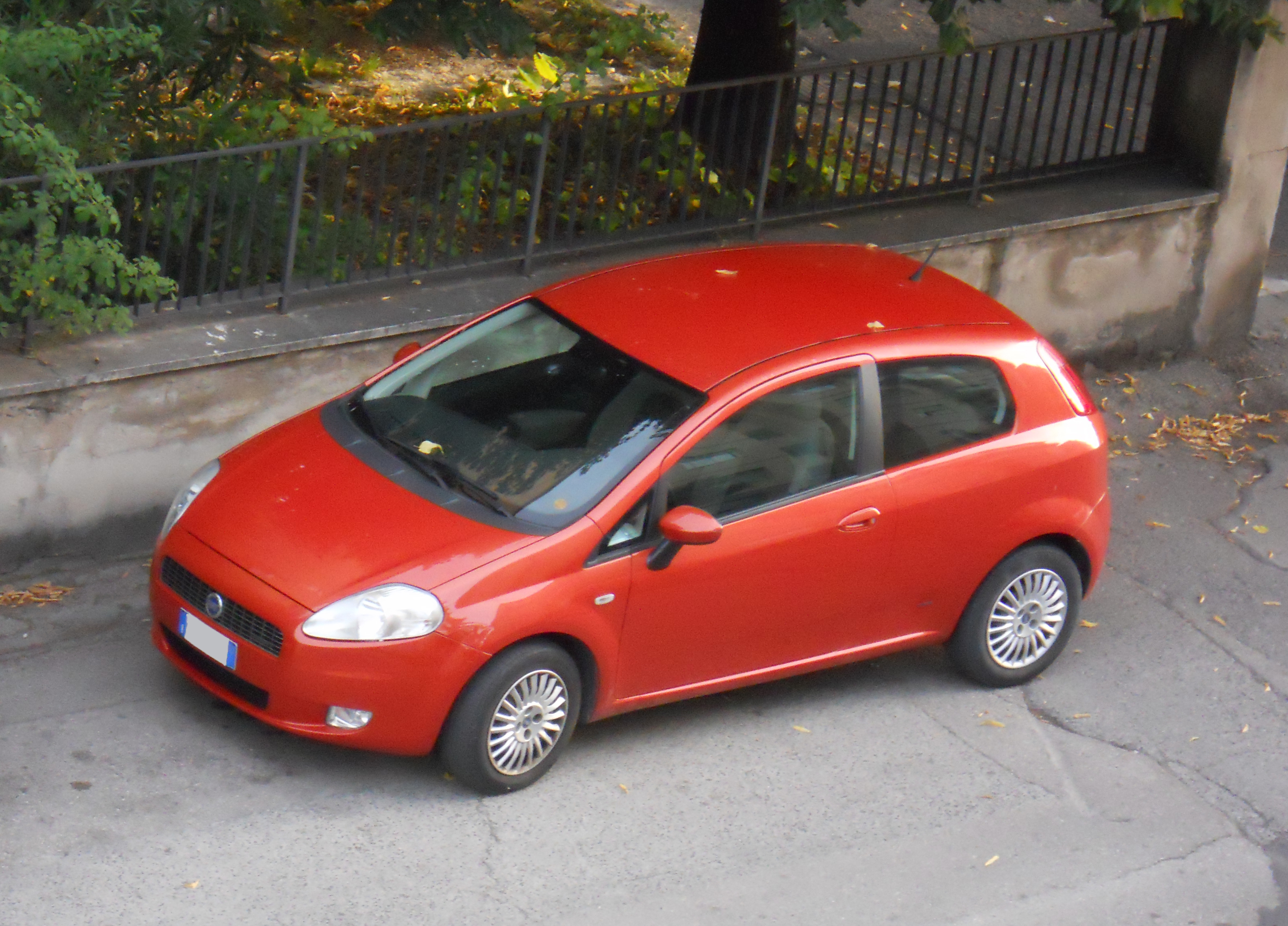 File:2005 Punto - red.jpg - Wikimedia Commons