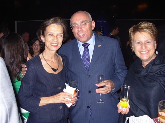 Datei Ambassador Ian Worthington With French Ambassador Mme Cecile Pozzo Di Borgo Jpg Wikipedia