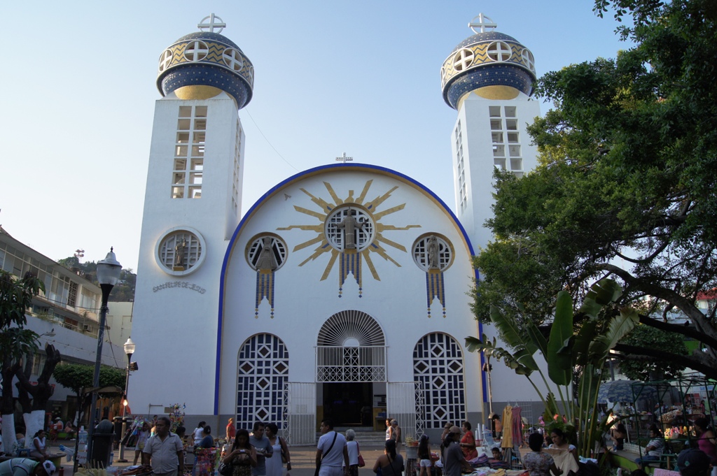 catedral neppa sandra de la  Cathedral_of_Nuestra_Se%C3%B1ora_de_la_Soledad_in_Acapulco_10