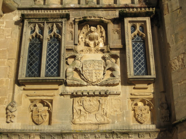 File:Coat of Arms, Penniless Porch, Wells - geograph.org.uk - 1671909.jpg