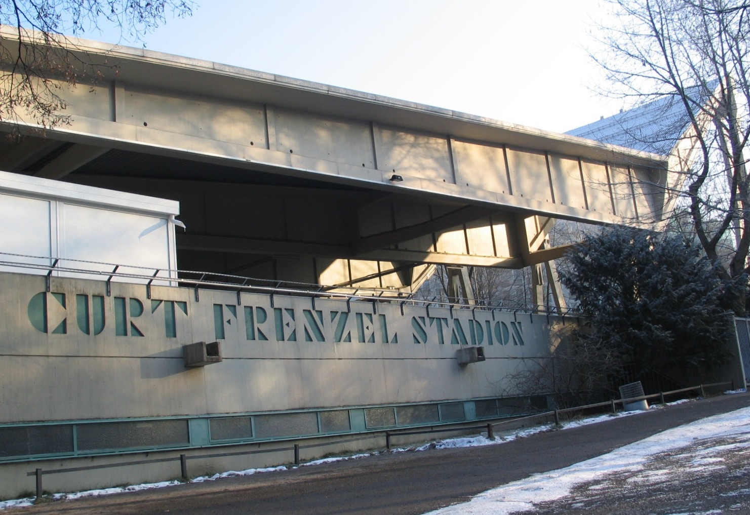 Augsburg, Curt-Frenzel-Stadion, Namenszug